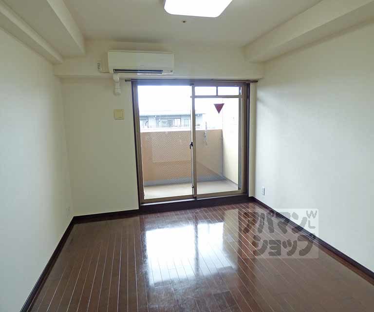 アスヴェル京都四条の居間写真