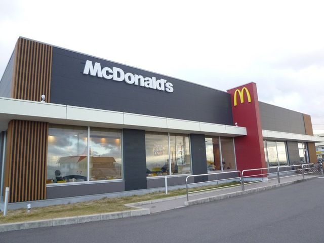 飲食店　マクドナルド（飲食店）まで950m