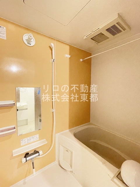 バス・シャワールーム　追焚・浴室乾燥機付快適バスルーム！便利で清潔感ある空間です