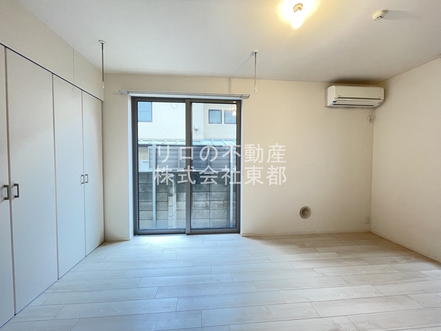 居室・リビング　南向きの２面採光♪明るく風通しのよいお部屋です☆