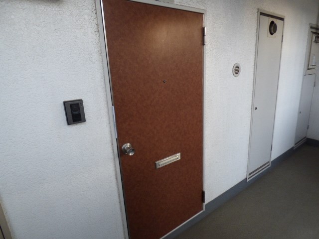ＪＲ京浜東北線 蕨駅 徒歩13分 5階建 築42年の玄関写真