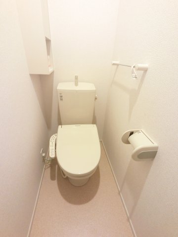 京成本線 志津駅 徒歩11分 3階建 築9年のトイレ写真