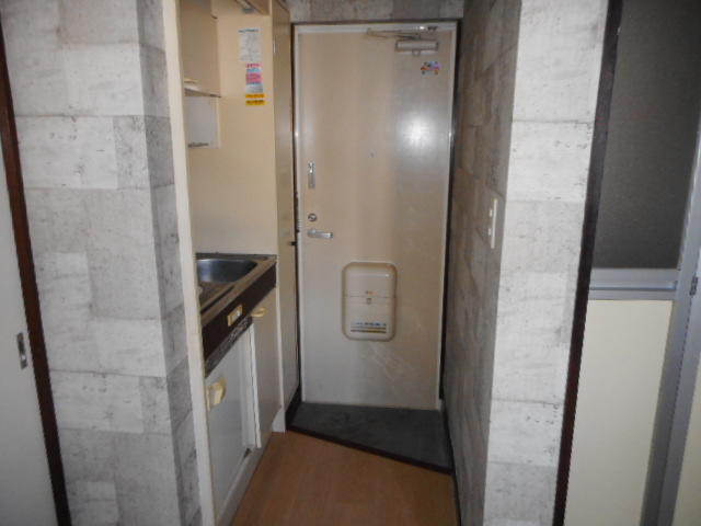 京成本線 京成小岩駅 徒歩5分 2階建 築37年の玄関写真