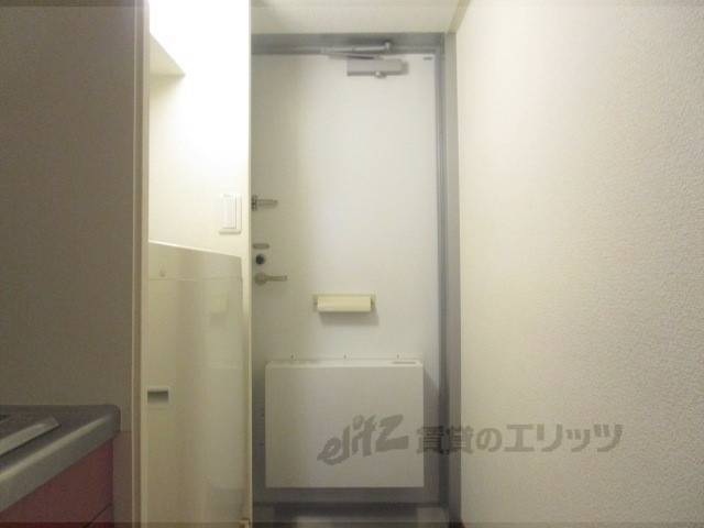 レオパレス西大寺LRの玄関写真