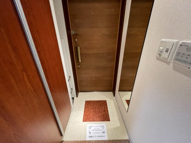 地下鉄千日前線 日本橋駅 徒歩6分 11階建 築21年の玄関写真