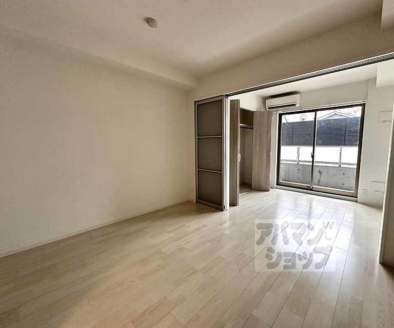 CREST TAPP京都二条の居間写真