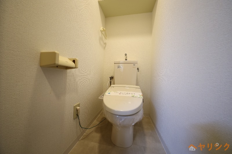 トイレ　反転タイプのお部屋の写真です。