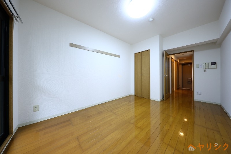 居室・リビング　反転タイプのお部屋の写真です。