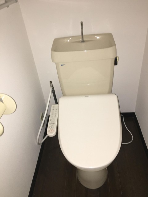 トイレ　【トイレ】前入居者入居前の写真です。