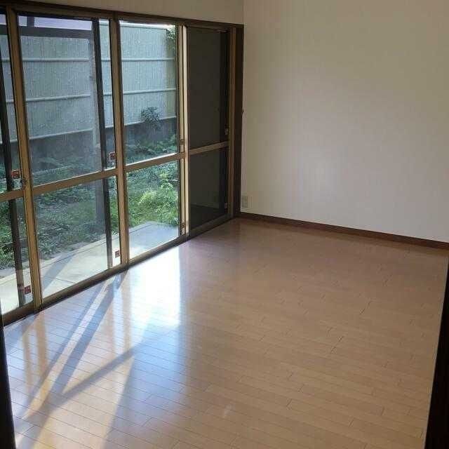 野間戸建の居間写真