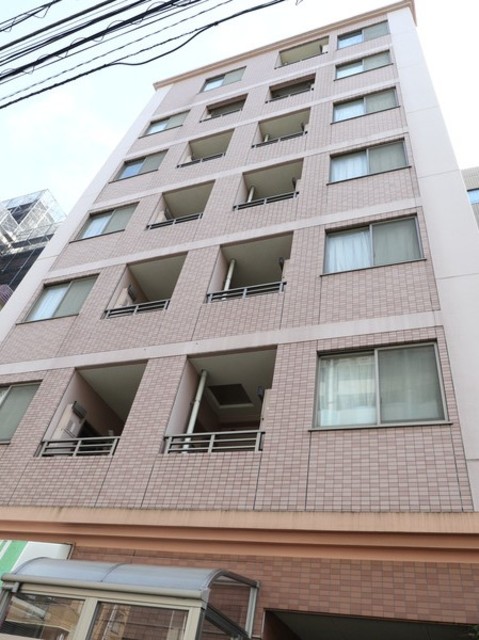 建物外観　７階建ての賃貸マンション