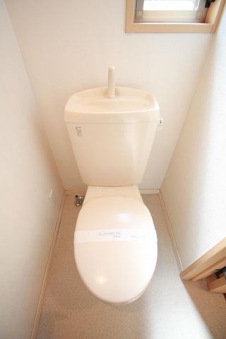 トイレ　メゾン・ド・エル　荒川区西日暮里3
