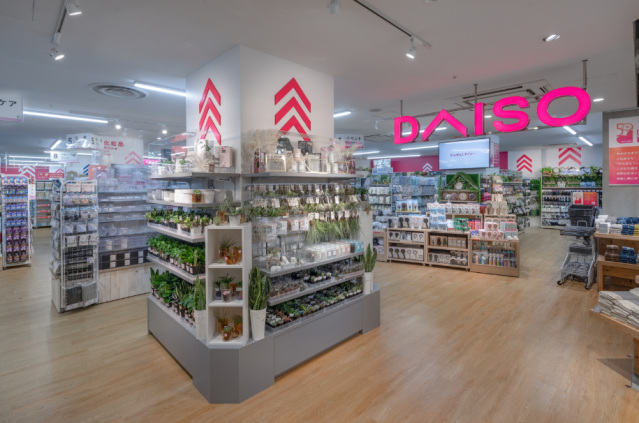 ショッピングセンター　ダイソーららテラスHARUMIFLAG店（ショッピングセンター）まで721m