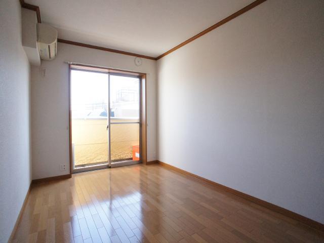 上原中村マンションの居間写真