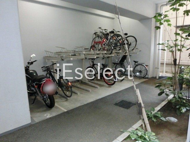 その他共有部分　屋根付の駐輪場です。