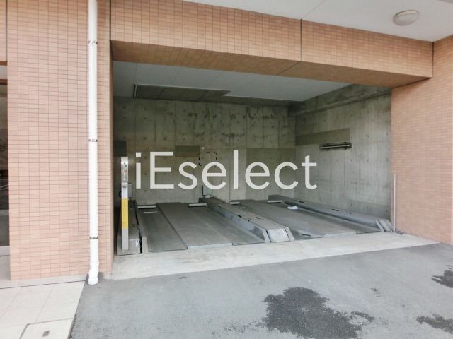 駐車場　駐車場は立体式です。