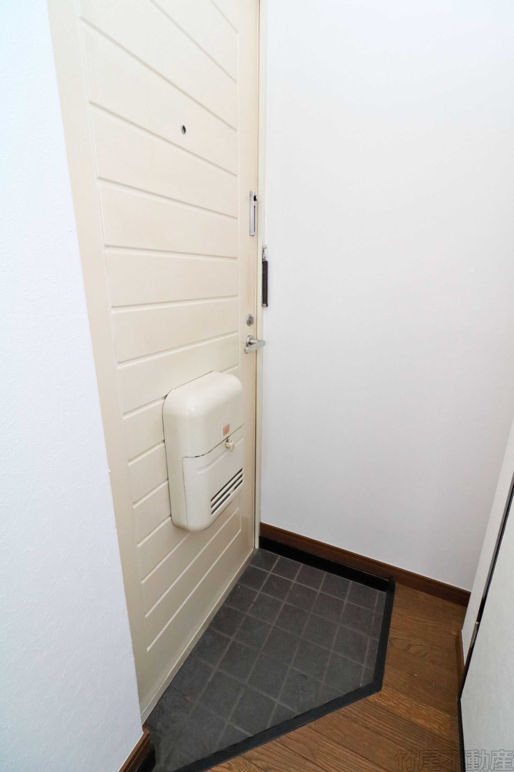 マキシム貝塚駅前の玄関写真