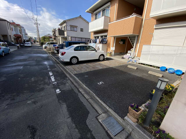 【シャーメゾン柳田の駐車場】