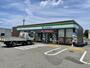 コンビニ　ファミリーマート小松長崎町店（コンビニ）まで826m