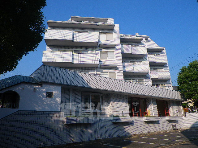 名古屋市千種区向陽のマンションの建物外観