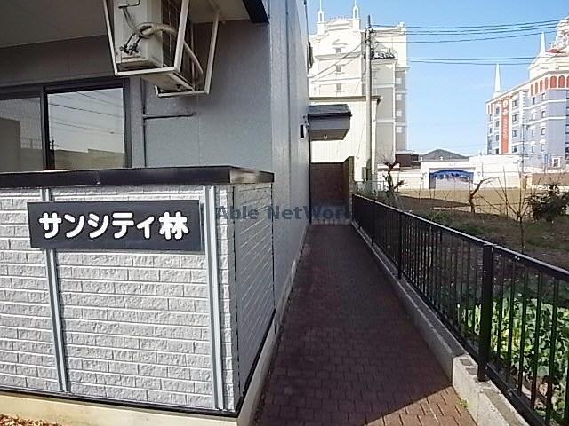 【岐阜市領下のアパートのエントランス】