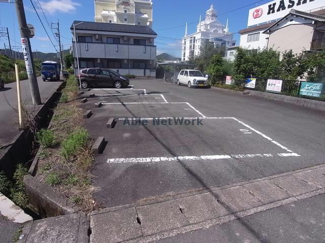 【岐阜市領下のアパートの駐車場】