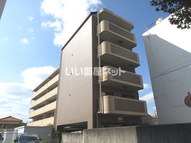 奈良市小川町のマンションの建物外観