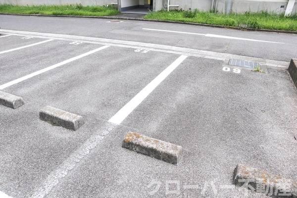 【ビレッジハウス本村2号棟の駐車場】