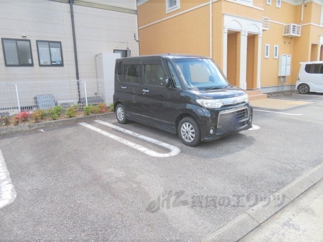 【丹波市氷上町成松のアパートの駐車場】