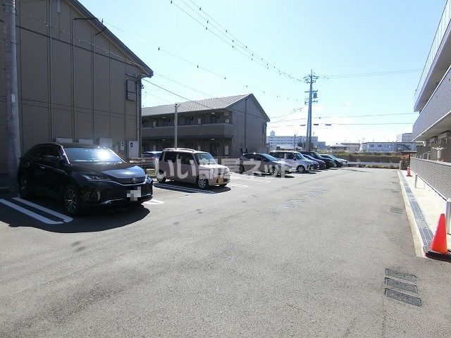 【津市江戸橋のアパートの駐車場】