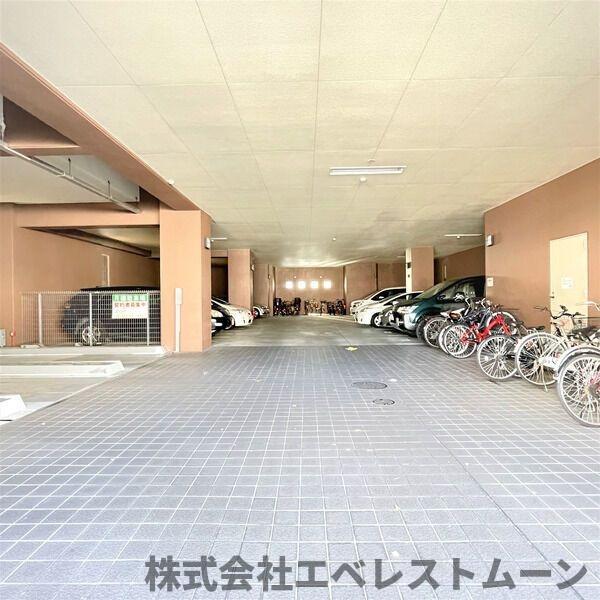 【名古屋市熱田区大宝のマンションの駐車場】