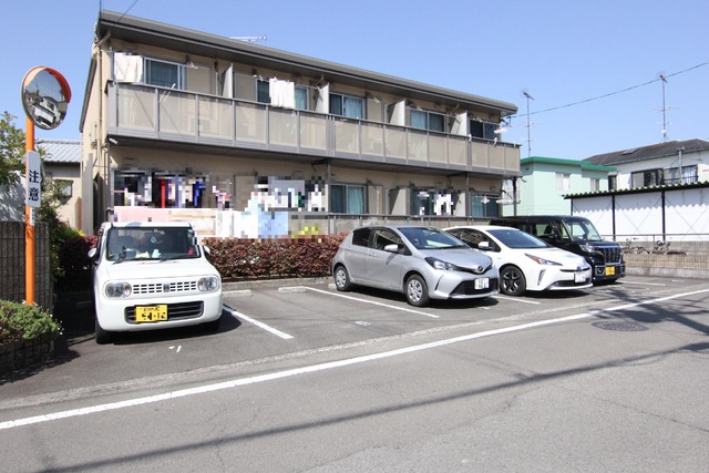 【松山市正円寺のアパートの駐車場】