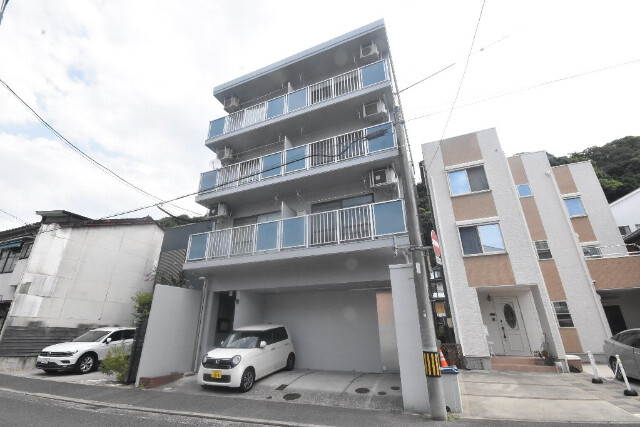 広島市南区比治山本町のマンションの建物外観