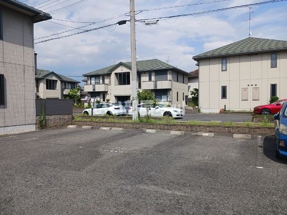 【DAIKENN浜寺南町　F棟の駐車場】