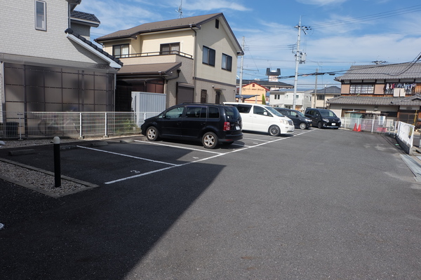 【野洲市行畑のアパートの駐車場】