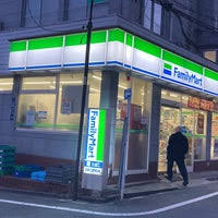 コンビニ　ファミリーマート 高輪四丁目店（コンビニ）まで135m