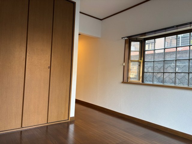 その他　角部屋なので出窓付きで陽当りや風通しの良いお部屋です♪