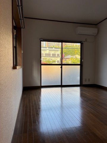 居室・リビング　居室にはエアコンとクローゼット付きです♪