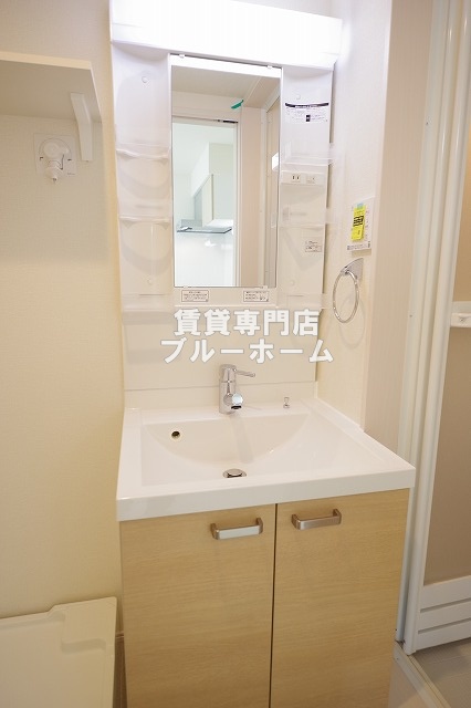 洗面設備　洗面所も収納豊富！