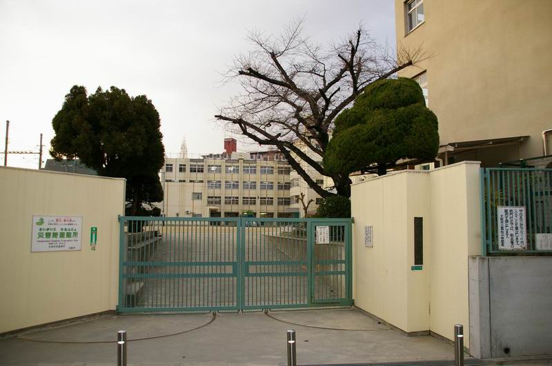 小学校　大阪市立　高松小学校（小学校）まで708m