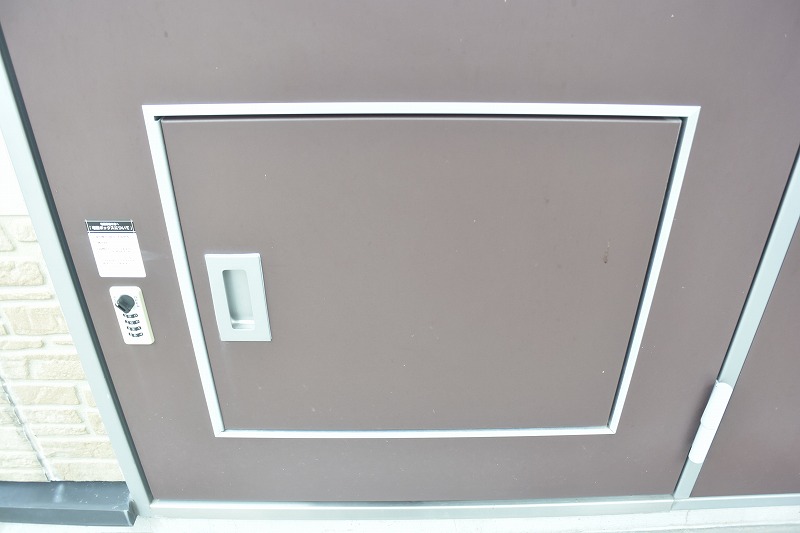 玄関　便利な宅配ＢＯＸ付き!!