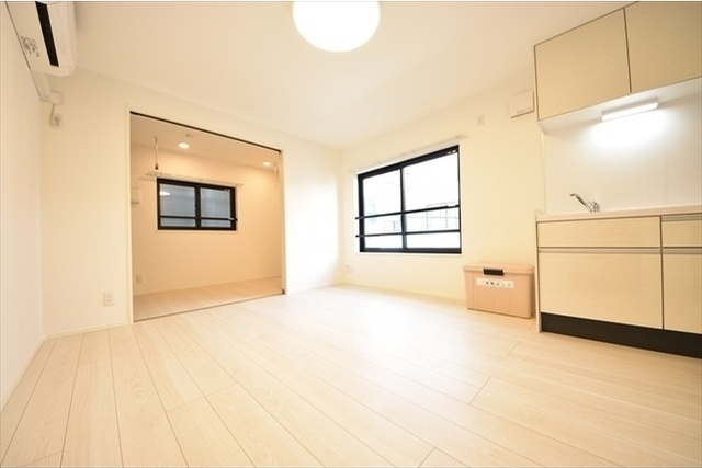 居室・リビング　☆明るい洋室☆