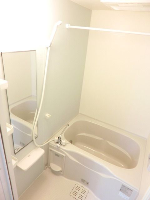 バス・シャワールーム　大きなお風呂で毎日の疲れもスッキリ♪