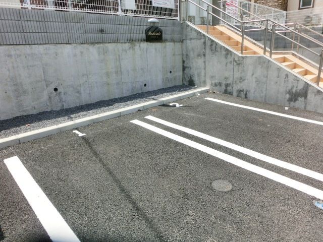 駐車場　満車の場合近隣でお探しします