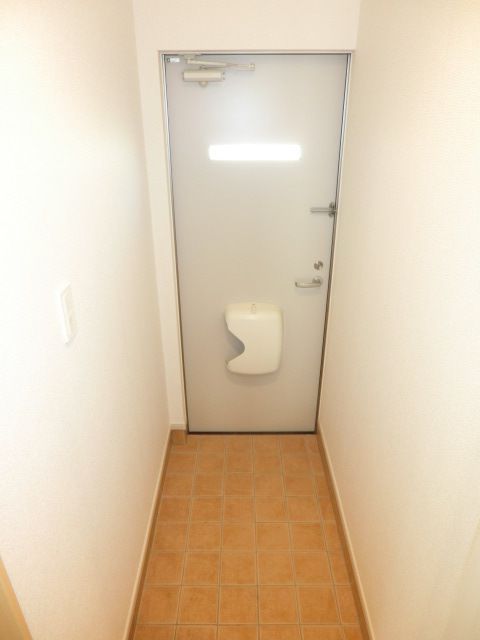 玄関　大きな下駄箱付きの玄関です♪