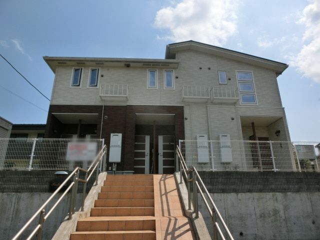 建物外観　高台に立ち日当たり良好です