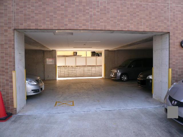 駐車場　駐車場要空き確認