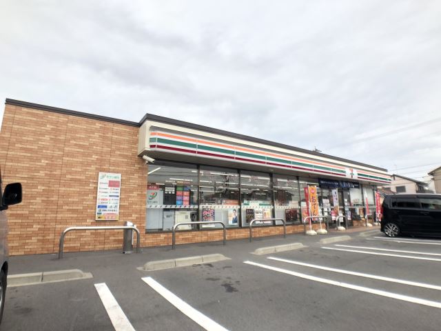 コンビニ　セブンイレブン（コンビニ）まで950m
