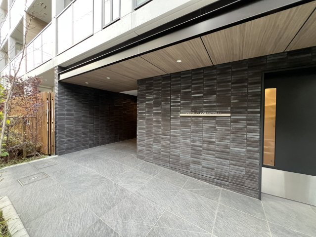 エントランス　落ち着いたエントランスです