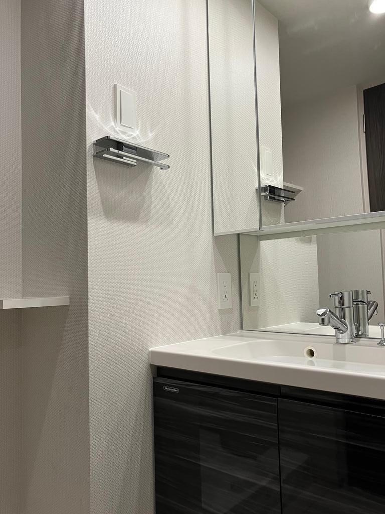 洗面設備　独立洗面化粧台が付いています